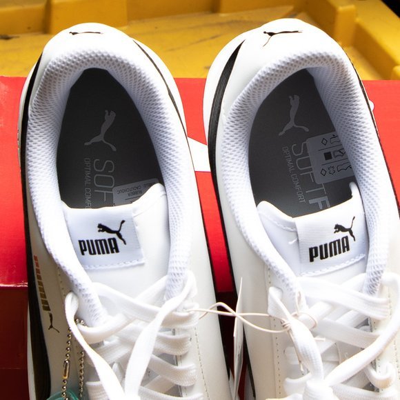 PUMA White Smash V2 Men\'sLeather‎ Sneakers